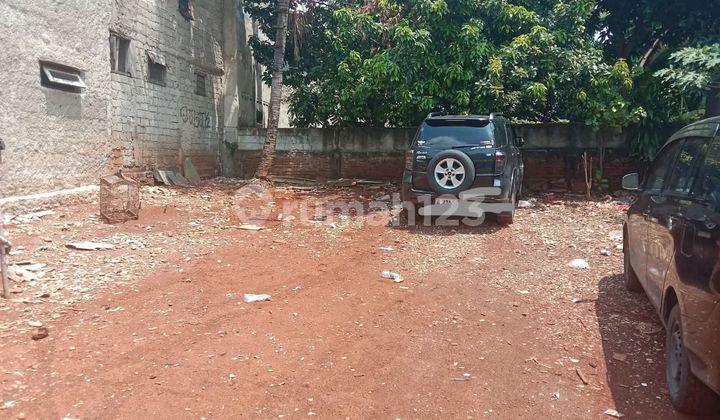 Tanah Darat Padat Pinggir Jalan Bentuk Kotak Lokssi di Cibubur