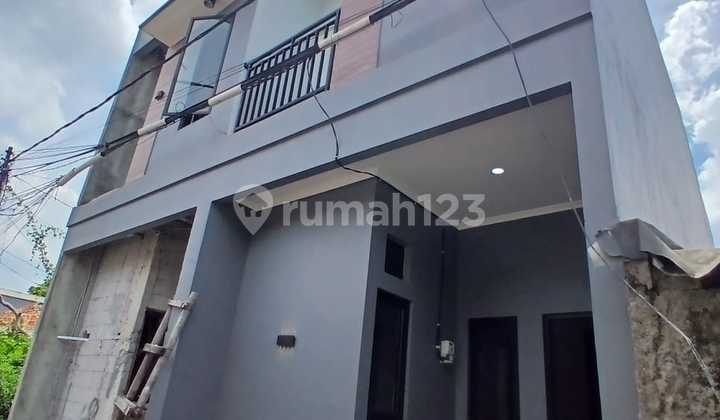 Rumah Baru 2 Lantai Akses 2 Motor Strategis di Pasar Rebo Jaktim Rumah Baru 2 Lantai Akses 2 Motor Strategis di Pasar Rebo Jaktim