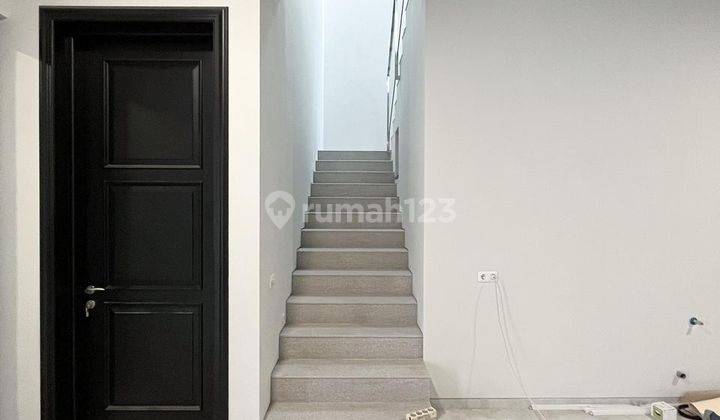 Rumah Minimalis Baru 4+1 Kamar di Manyar Tirtoasri Surabaya 2