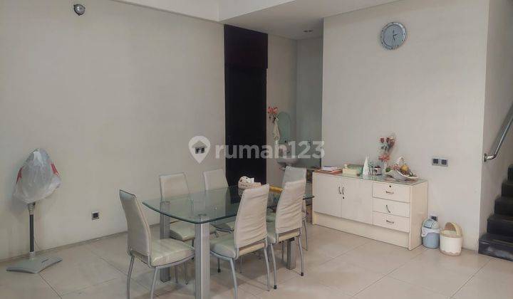 Rumah 2 Lantai Bagus Furnished SHM di Mayjend Sungkono , Surabaya 2