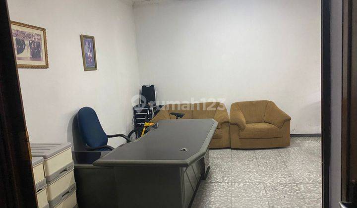 Rumah Bagus Unfurnished SHM di Raya Manyar Rejo, Surabaya 2