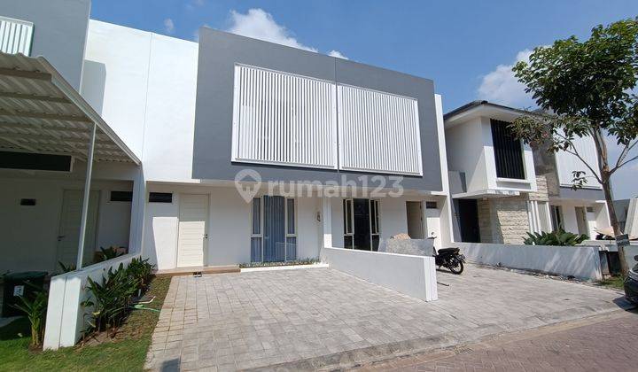 Dijual Rumah Baru Modern, Full Furnish di Dian Istana Surabaya 1