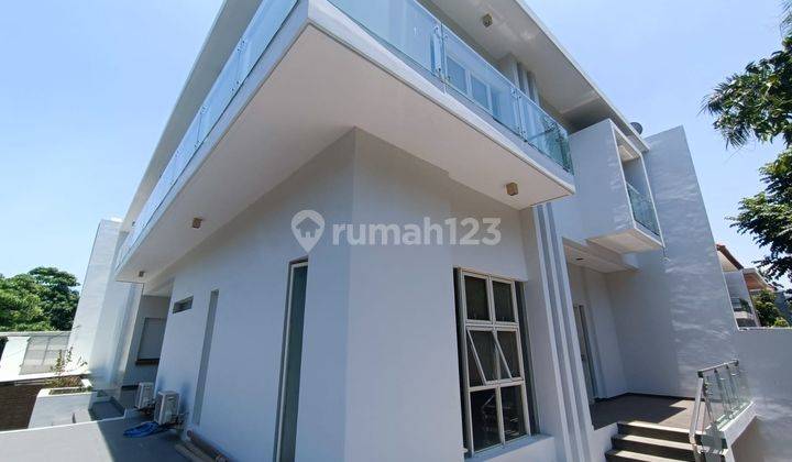 Dijual Rumah Mininalis Semi Furnish di Graha Famili, Surabaya 2