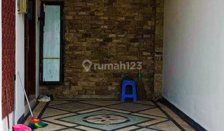 Dijual Rumah di Minimalis Style Furnish Menganti Barat Surabaya 2