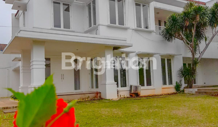 RUMAH MEWAH 3 LANTAI DENGAN KOLAM RENANG DI CIPETE, JAKARTA SELATAN 1