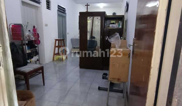 For Sale, Nice Ready-to-Live-in House in North Lebak Indah, Surabaya 2