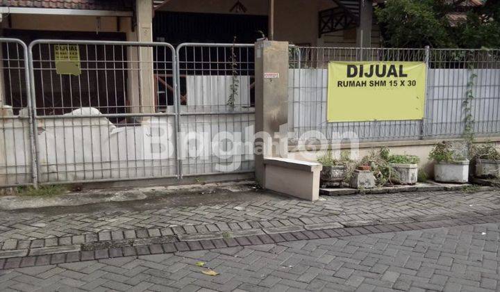 RUMAH STRATEGIS TENGAH KOTA GRESIK TANAH LUAS TEMBUS RUMAH BELAKANG 1