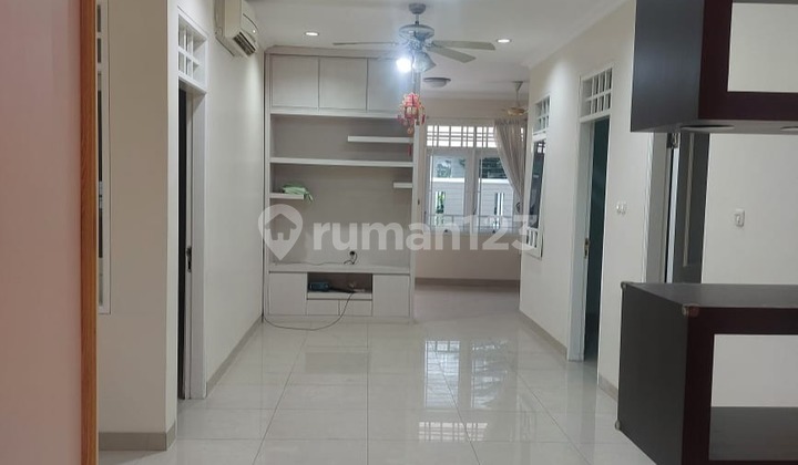 Dijual Rumah Rapih Siap Huni di Duta Garden. Luas 9X17m SHM