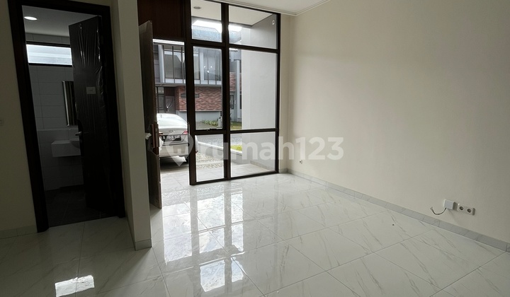 Dijual rumah suvarna  sutra