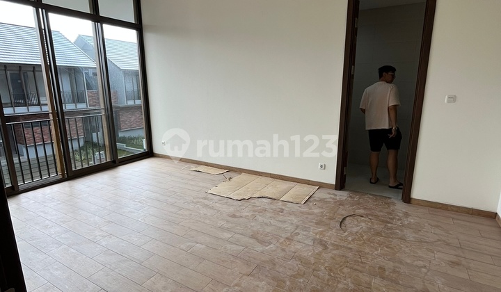 Dijual rumah suvarna  sutra 2