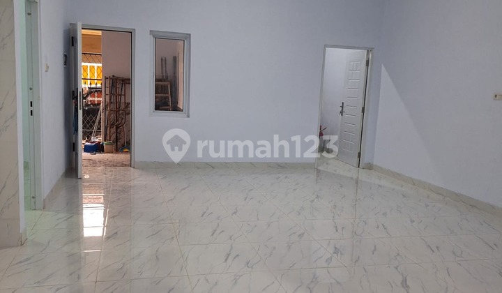 For Sale Fully Renovated House in Simprug Poris