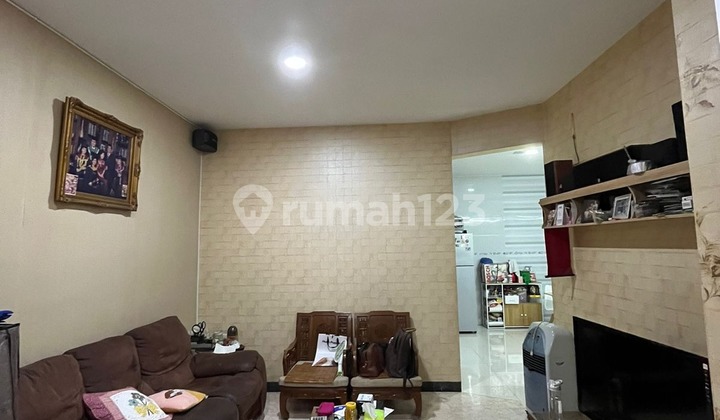 Dijual Rumah di Duta Garden. Luas 102M Semi Furnish Dijual Rumah di Duta Garden. Luas 102M Semi Furnish