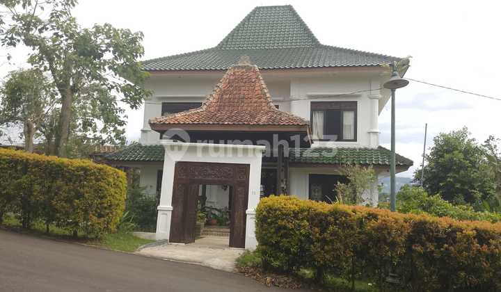 Villa for Sale Location Sentul 2