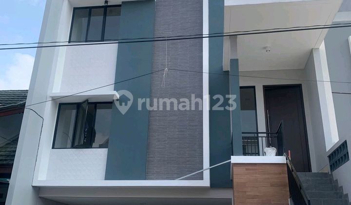 Rumah Baru Kelapa Gading 8x15, 3lt, 5+1 Kt, Carport Muat 4 Mobil Rumah Baru Kelapa Gading 8x15, 3lt, 5+1 Kt, Carport Muat 4 Mobil