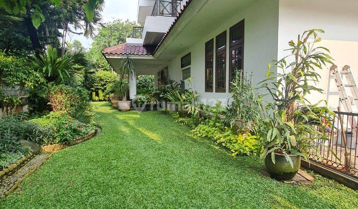 Rumah Classic Hoek Taman Luas Di Simprug Jakarta Selatan 2