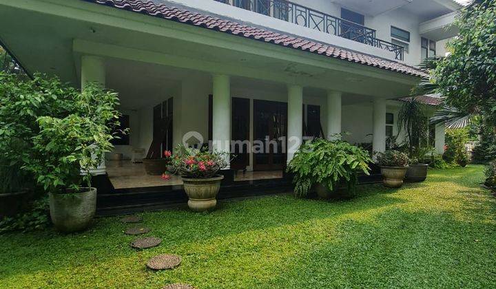 Rumah Classic Hoek Taman Luas Di Simprug Jakarta Selatan 1