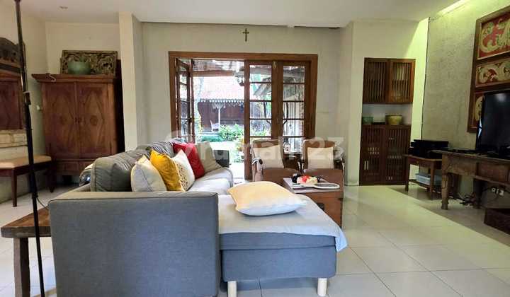 Rumah Ethnic Modern Halaman Luas di Bintaro Jaya Sektor 9 Rumah Ethnic Modern Halaman Luas di Bintaro Jaya Sektor 9