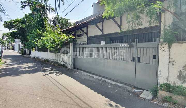 Land Calculation House Can Be Used for Residence or Business in Kemang 2