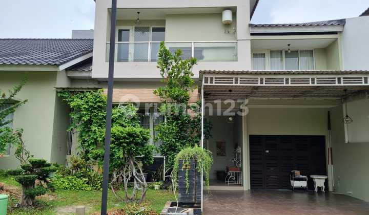 Rumah Mewah Semi Furnished Depan Taman Lingkungan Asri Di Bintaro