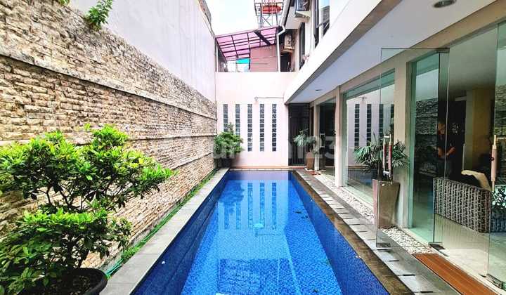 Rumah Minimalis Modern dengan Kolam Renang di Pondok Ranji