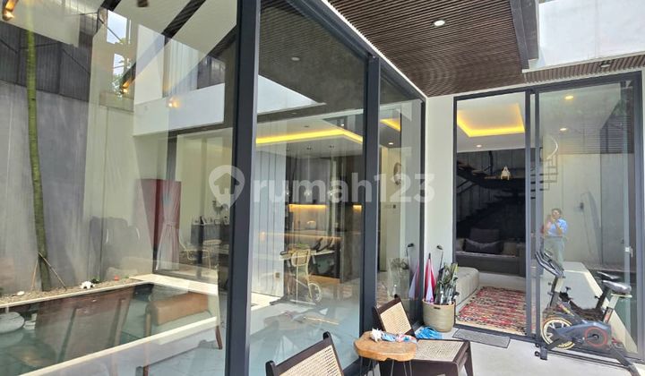 Rumah Modern Tropis Hadap Barat Di Komplek Bintaro Jaya Sektor 9 2