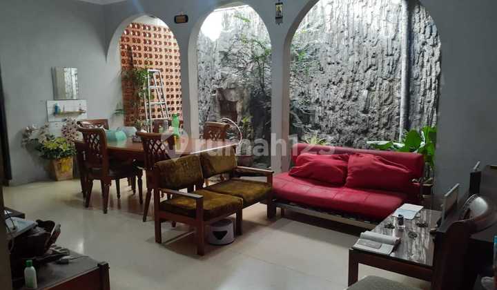 Ready-to-Occupy House in a Comfortable and Lush Environment in Bintaro Sector 1