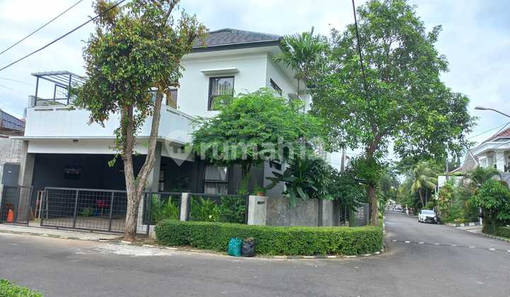 Corner House in Sector 9 Bintaro Jaya, Near Toll Road and Train Station.