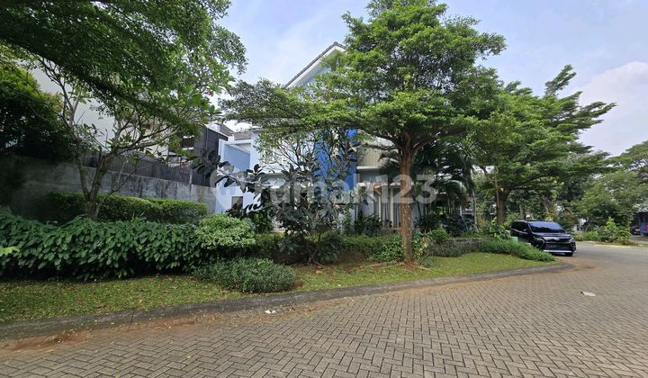 Corner House with Large Yard in Cluster, Sector 9, Bintaro Jaya.