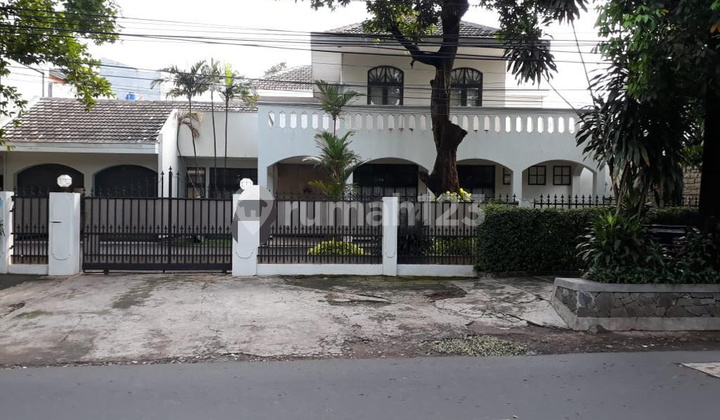 Rumah Besar Di Kemang Jakarta Selatan Halaman Luas 1