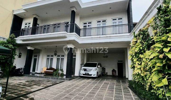 Rumah Dengan Kolam Renang Bebas Banjir Di Kemang 1