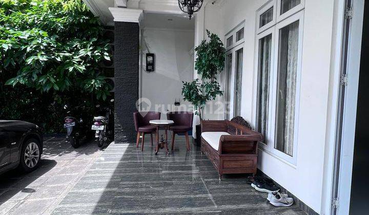 Rumah Dengan Kolam Renang Bebas Banjir Di Kemang 2