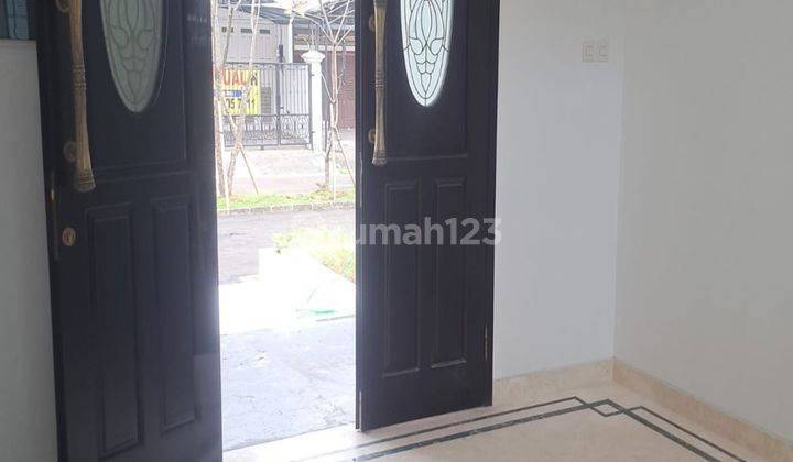 Rumah Mewah Dengan Kolam Renang Sektor 9 Bintaro Jaya 2