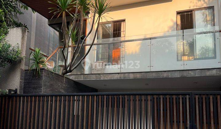 Rumah Dengan Kolam Renang Di Veteran Jakarta Selatan 1