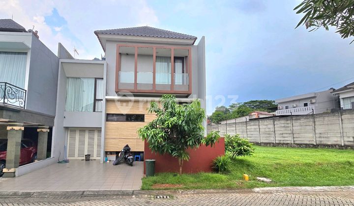 Ready-to-Occupy House in Front of Sektor 7 Bintaro Jaya Park.