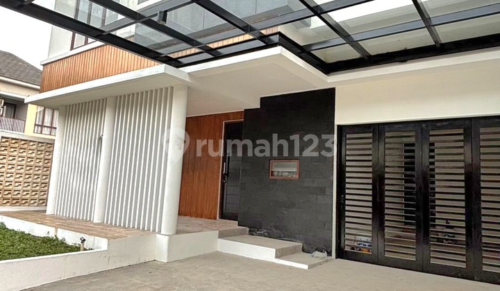 Hoek House with Discovery Swimming Pool Bintaro Jaya. 2