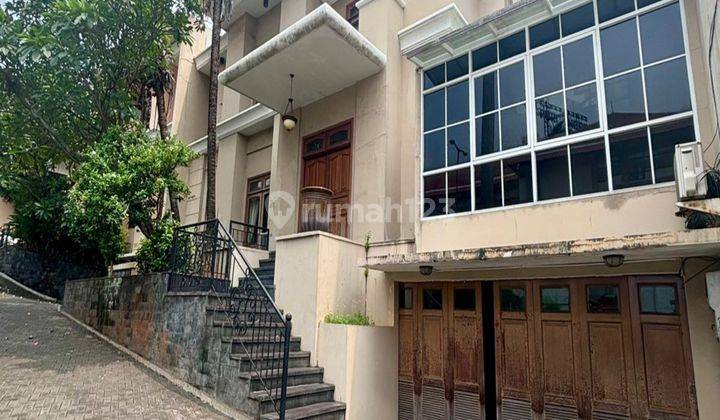 Rumah Dengan Kolam Renang Pinggir Jalan Cinere Depok 1