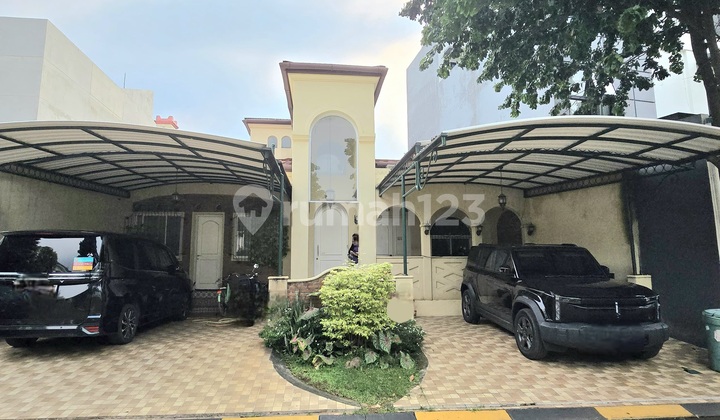 Sector 9 Bintaro.jaya House With Swimming Pool