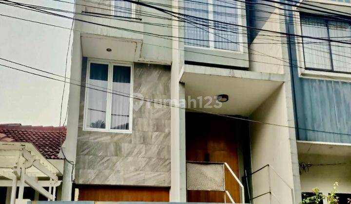 Rumah 3 Lantai Pondok Indah Siap Huni Semi Furnished 1