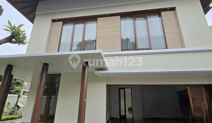 Corner House in Cipete with Swimming Pool Near MRT Station 2