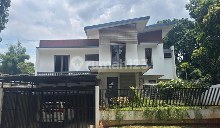 Sector 7.******** House, Semi-furnished, Near Toll Road and Station. Sector 7.******** House, Semi-furnished, Near Toll Road and Station.