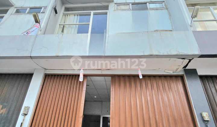 Ruko 3 Lantai Pinggir Jalan Veteran.raya Harga Murah Strategis Ruko 3 Lantai Pinggir Jalan Veteran.raya Harga Murah Strategis