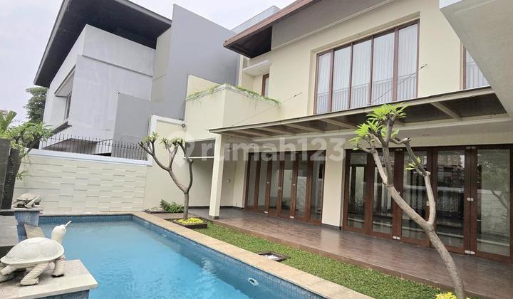 Corner House in Cipete with Swimming Pool Near MRT Station