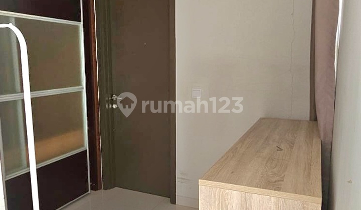 Rumah ******** ********.stasiun 2