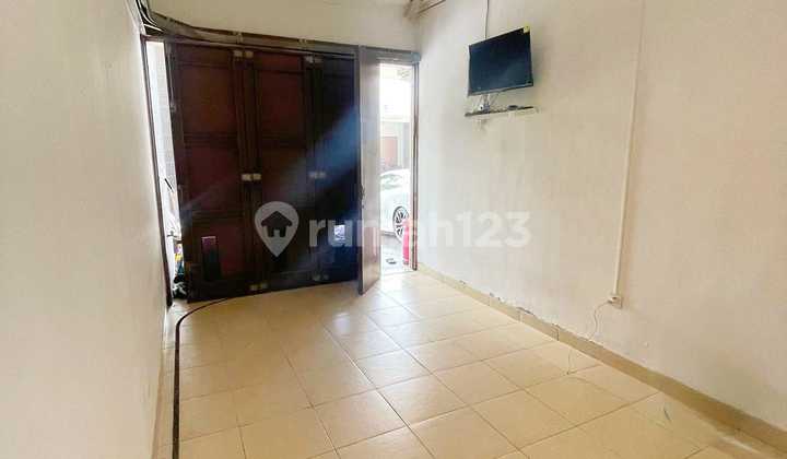Semi-Furnished House with Swimming Pool, Sector 9, Bintaro Jaya. 2