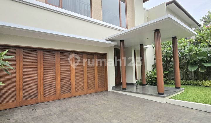 House Near MRT Cipete with Swimming Pool.