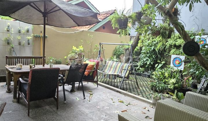 Hoek House. Sector 9. Bintaro. Near KRL Station.