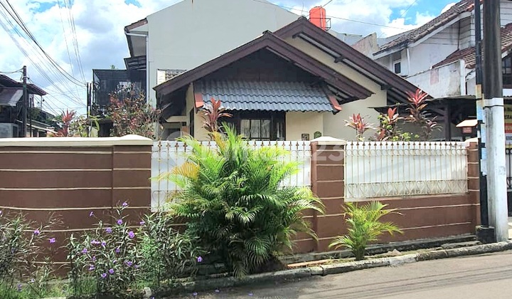 Large Land Home. Near the Highway. and Bintaro Station.
