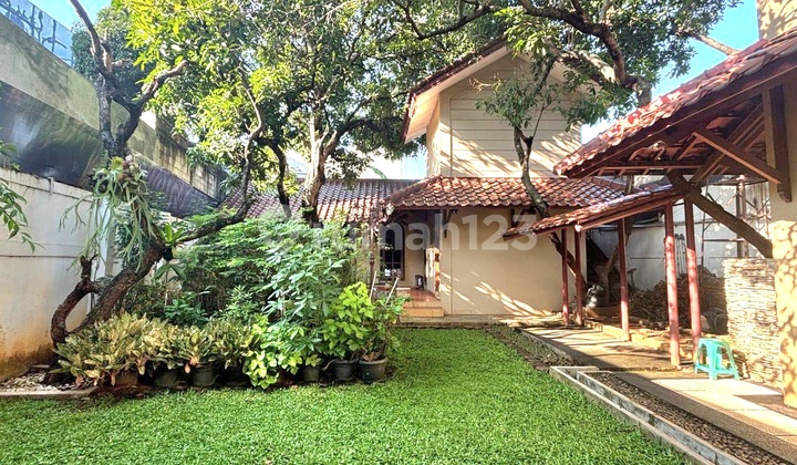 Rumah.luas.terawat Dekat.scbd.turun.harga di Kebayoran Baru