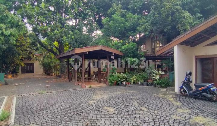 Land Counting House. Spacious Yard in Jagakarsa, Jakarta. 2