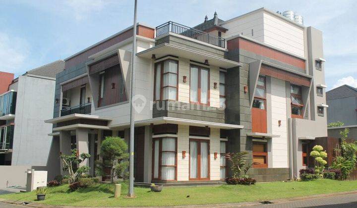 Rumah Mewah Hoek Ada Taman Depan Belakang Di Delatinos Bsd, Nego 1